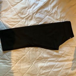 LULU LEMON black capris